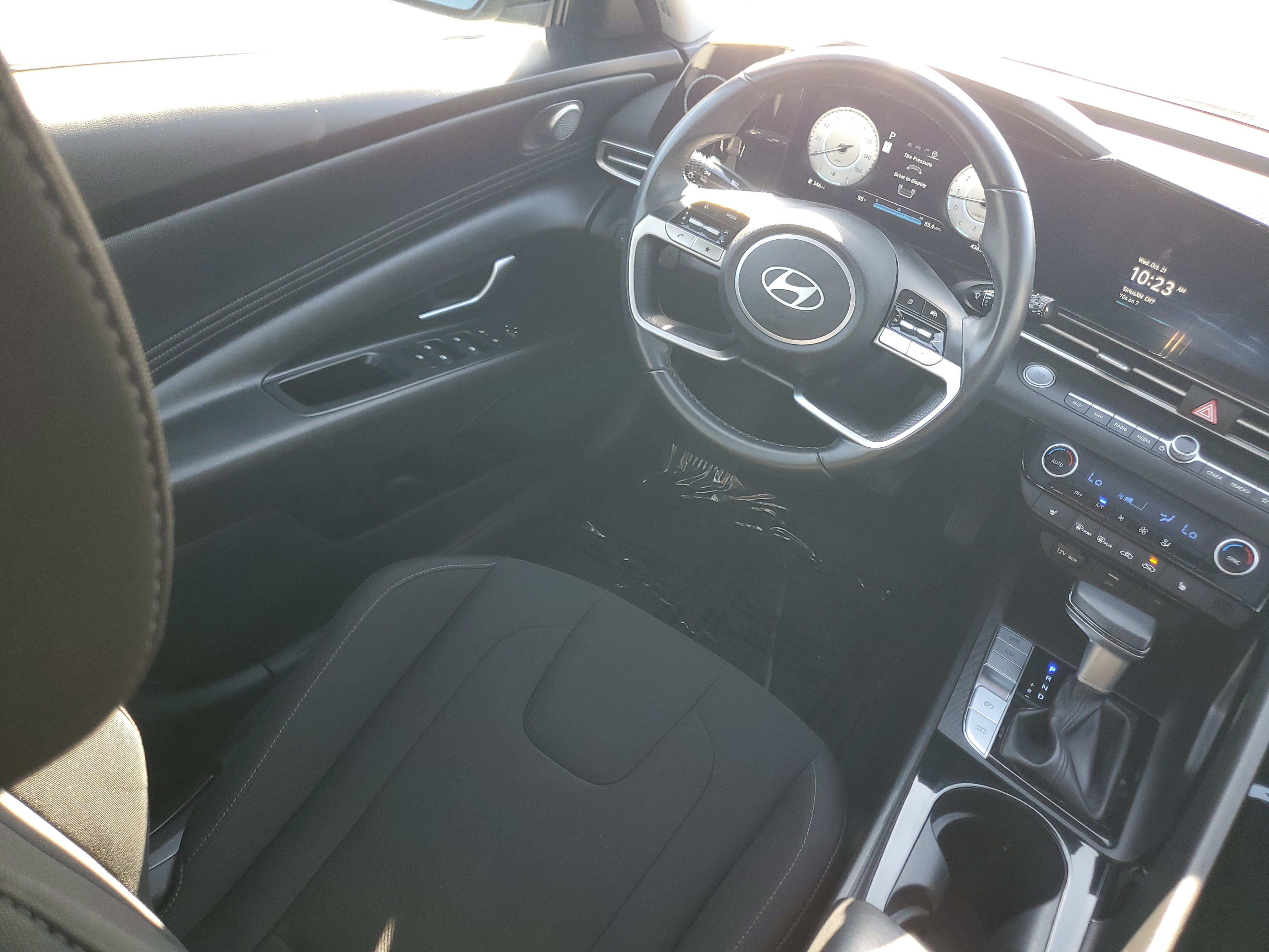 Used 2025 Hyundai Elantra SEL FWD image 13