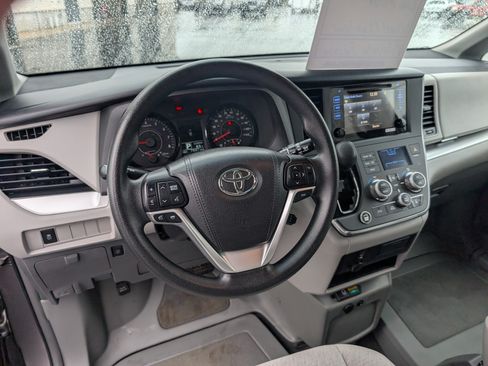 Used 2015 Toyota Sienna LE FWD image 14