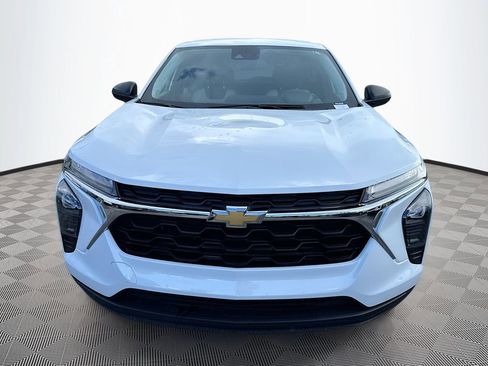 Used 2025 Chevrolet Trax LS image 2