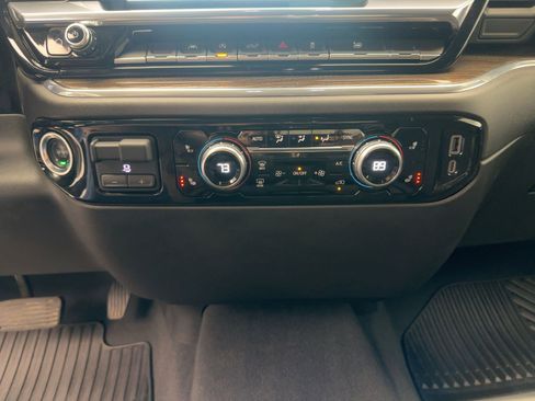 Certified 2025 GMC Sierra 1500 Elevation image 18