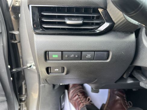 Used 2024 Nissan Sentra SV image 14