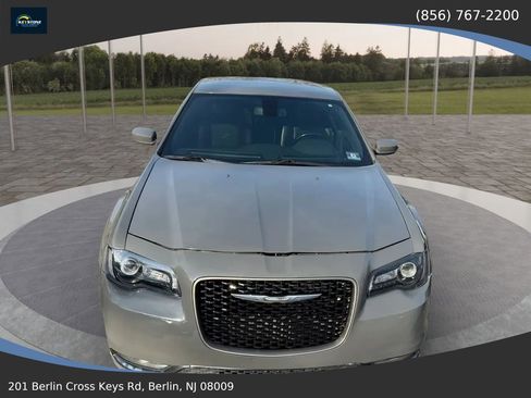 Used 2019 Chrysler 300 S image 7
