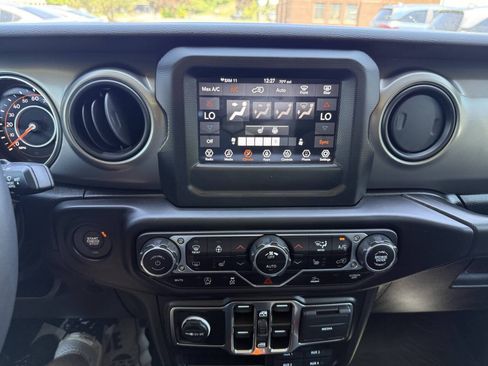 Used 2023 Jeep Wrangler Unlimited Sport AWD/4WD image 35