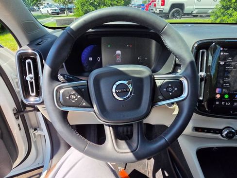 Used 2024 Volvo XC40 B5 Plus w/ Protection Package Premier AWD/4WD image 3