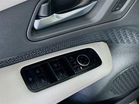 Used 2023 Nissan Ariya FWD image 15