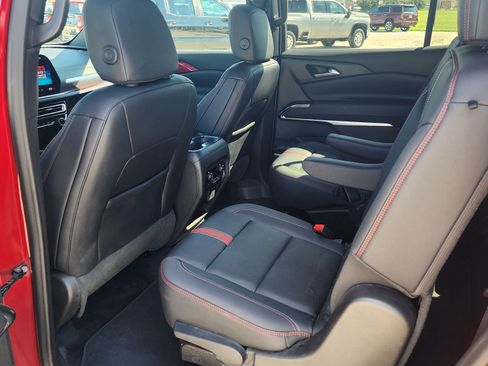 Used 2024 Chevrolet Traverse RS AWD/4WD image 9