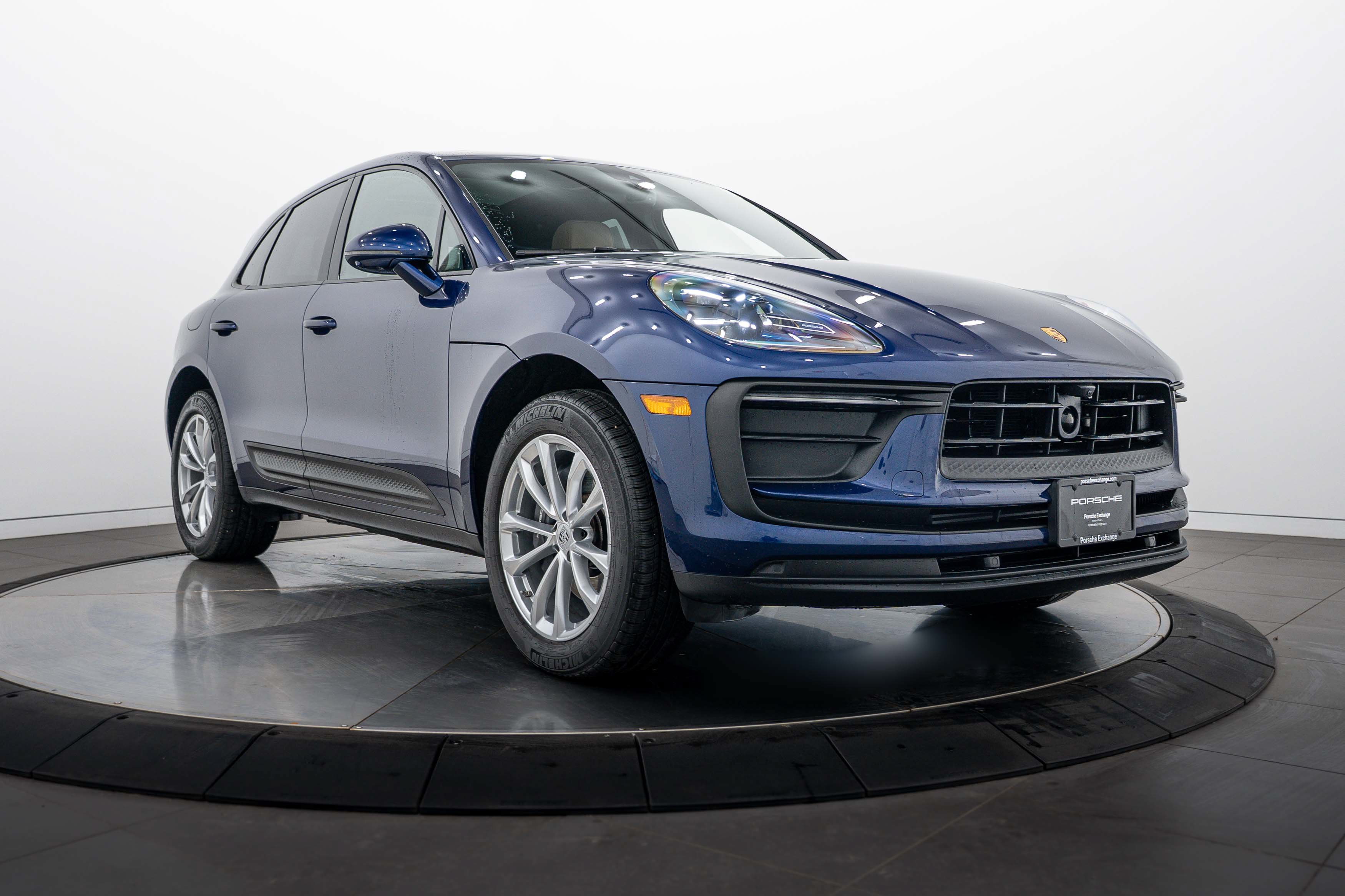 Certified 2026 Porsche Macan AWD/4WD image 9