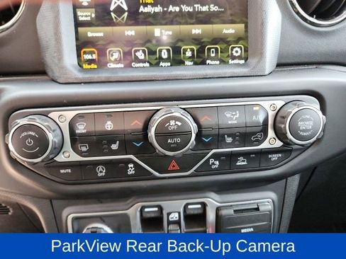 Used 2022 Jeep Wrangler Unlimited Sahara image 25