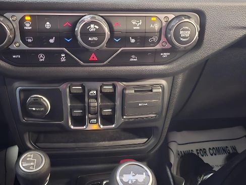 Used 2025 Jeep Wrangler Unlimited Sport AWD/4WD image 17