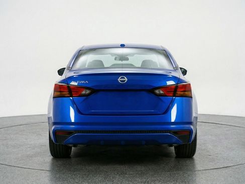 Used 2025 Nissan Altima 2.5 SV image 7