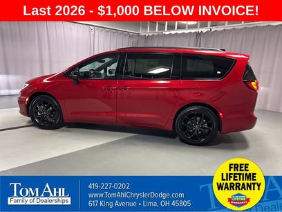 New 2026 Chrysler Pacifica Select w/ S Appearance Package