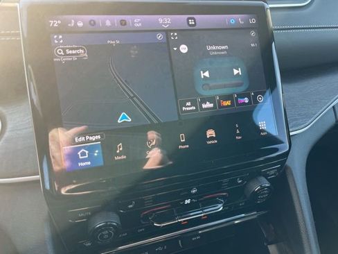 Used 2024 Jeep Grand Cherokee Limited image 13