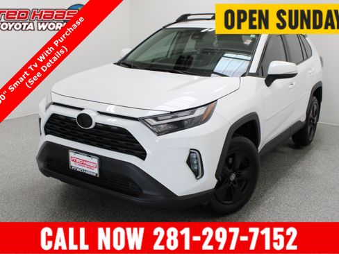 Used 2025 Toyota RAV4 XLE FWD image 1