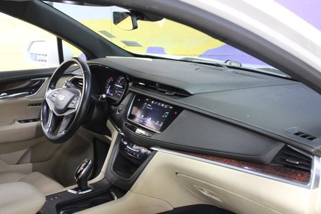 Used 2018 Cadillac XT5 Luxury w/ Driver Awareness Package AWD/4WD image 10