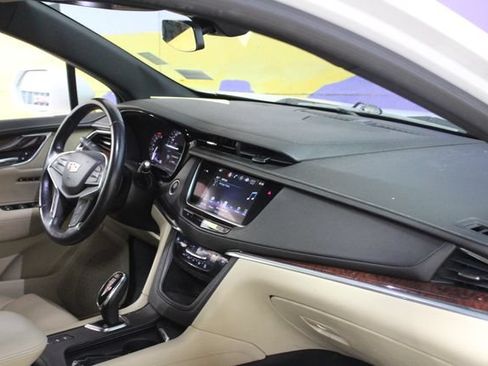 Used 2018 Cadillac XT5 Luxury w/ Driver Awareness Package AWD/4WD image 10