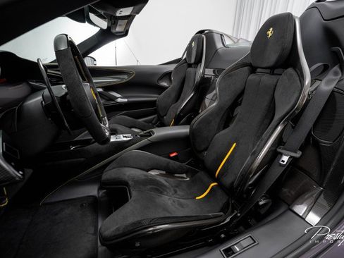 Used 2025 Ferrari SF90 Spider image 36