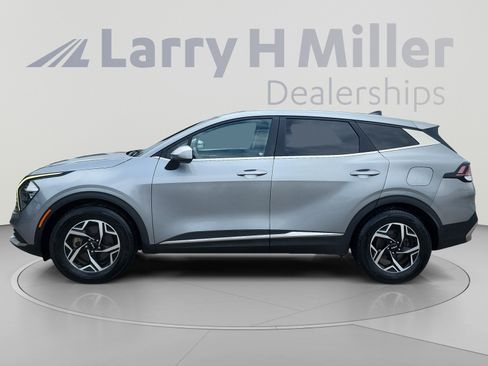 Used 2023 Kia Sportage LX FWD image 2