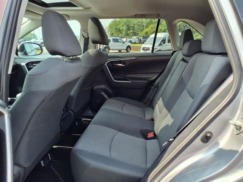 Used 2019 Toyota RAV4 XLE w/ Convenience Package image 11