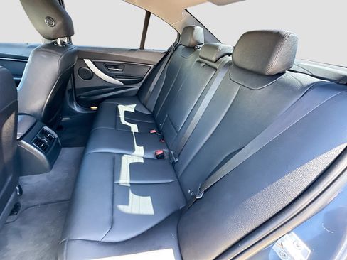 Used 2017 BMW 320i Sedan RWD image 22