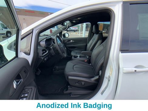 New 2026 Chrysler Pacifica Select w/ S Appearance Package image 10