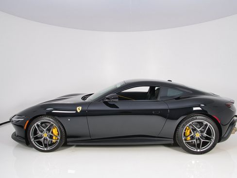 Certified 2021 Ferrari Roma RWD image 8