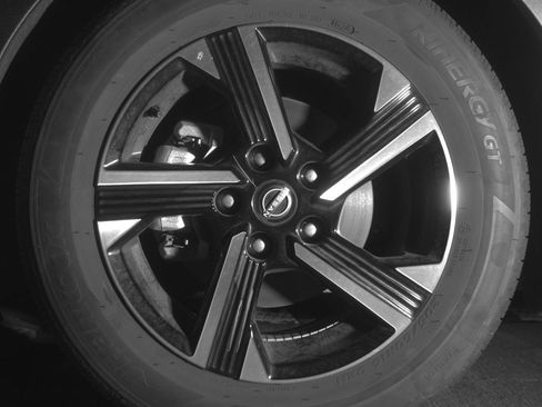 Used 2025 Nissan Sentra SV FWD image 12