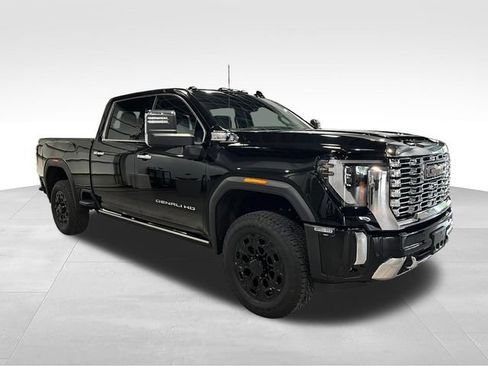 Used 2025 GMC Sierra 2500 Denali w/ Technology Package AWD/4WD image 3