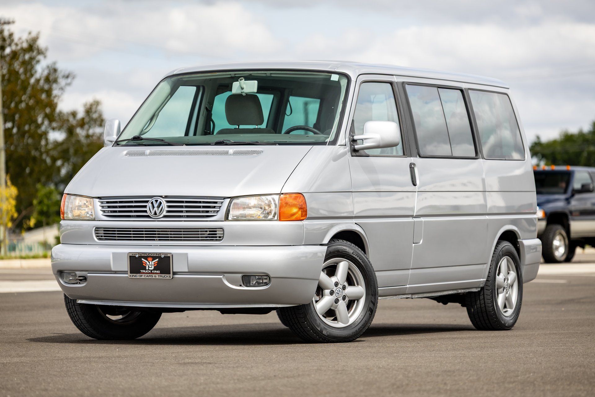 Used 2002 Volkswagen Eurovan MV FWD image 1