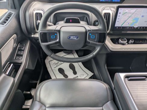 Used 2025 Ford Expedition Max Active AWD/4WD image 15
