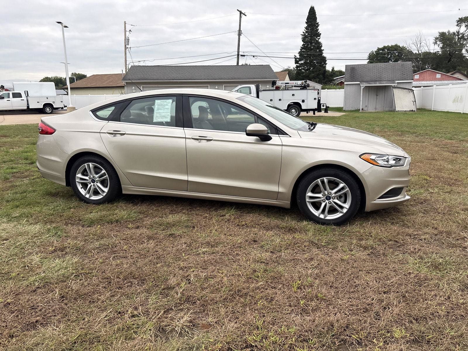 Used 2018 Ford Fusion SE FWD image 4