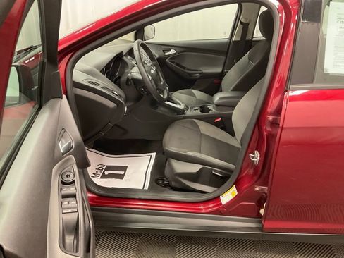Used 2013 Ford Focus SE w/ SE Winter Pkg image 10
