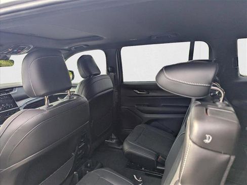 New 2025 Jeep Grand Cherokee L Altitude image 19