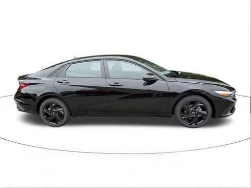 New 2026 Hyundai Elantra Sport image 2