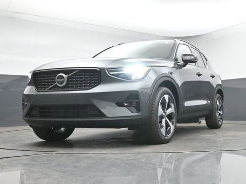 New 2026 Volvo XC40 B5 Plus w/ Protection Package Premier AWD/4WD image 40