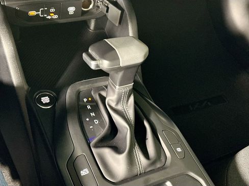New 2025 Kia K4 LX image 17