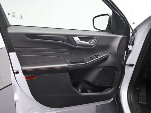 Used 2025 Ford Escape ST-Line FWD image 17