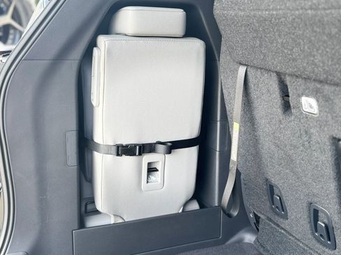 Used 2025 Toyota Sienna XLE image 10