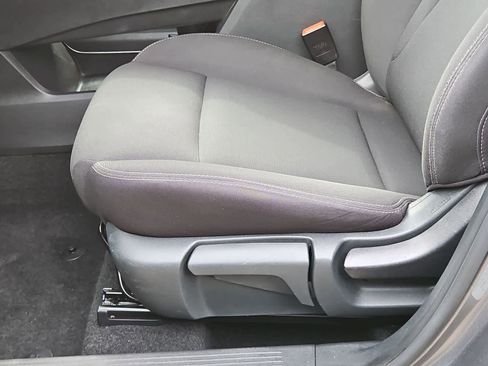 Used 2023 Nissan Rogue S image 17