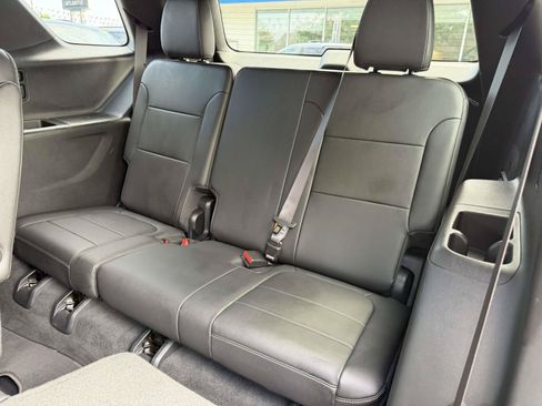Used 2023 Chevrolet Traverse LT w/ LT Premium Package AWD/4WD image 15