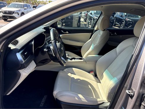 Used 2021 Genesis G70 2.0T image 16