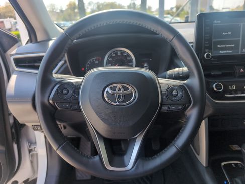 Certified 2022 Toyota Corolla Cross LE w/ Moonroof Package image 18