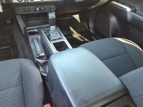 Used 2020 Toyota Tacoma SR5 AWD/4WD image 20