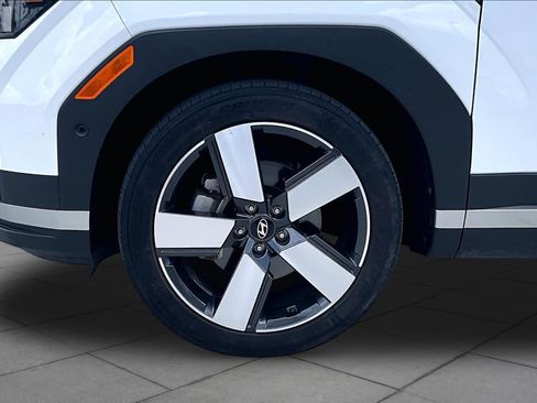 Used 2024 Hyundai Santa Fe Limited FWD image 9