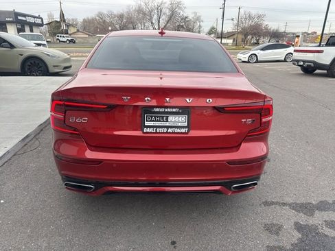 Used 2021 Volvo S60 T5 Momentum image 5