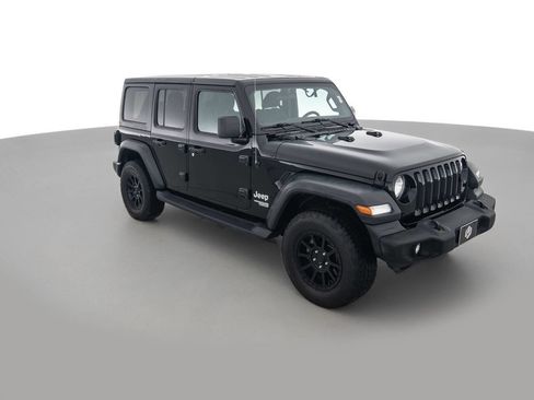 Used 2018 Jeep Wrangler Unlimited Sport S AWD/4WD image 3