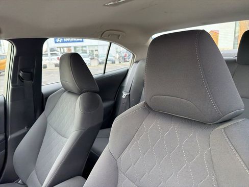 Used 2021 Toyota Corolla LE image 12