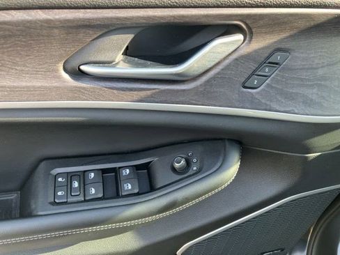 Used 2023 Jeep Grand Cherokee Limited AWD/4WD image 10