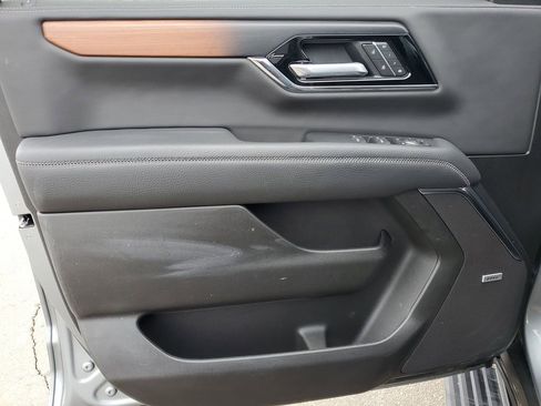 Used 2025 GMC Yukon Denali w/ Denali Reserve Package image 24