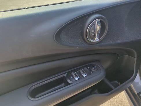 Used 2017 MINI Cooper Clubman Cooper image 32