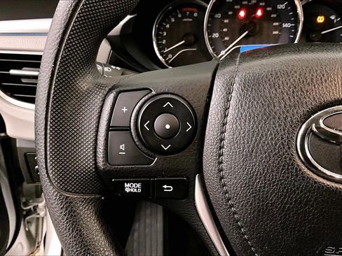 Used 2015 Toyota Corolla LE image 17